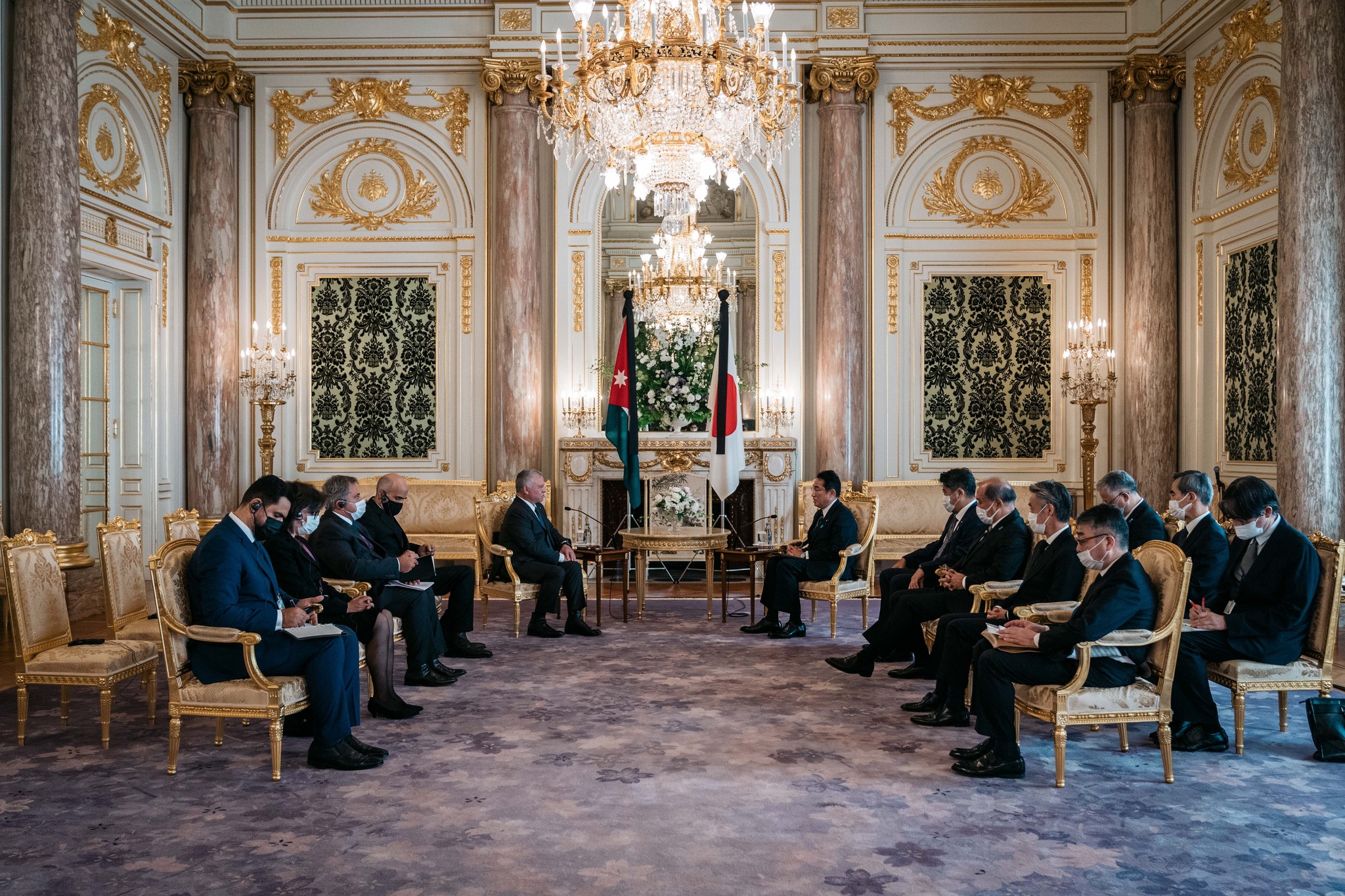 His Majesty King Abdullah meets Japan Prime Minister Kishida Fumio at Akasaka Palace in Tokyo on Tuesday (Photo courtesy of Royal Court)